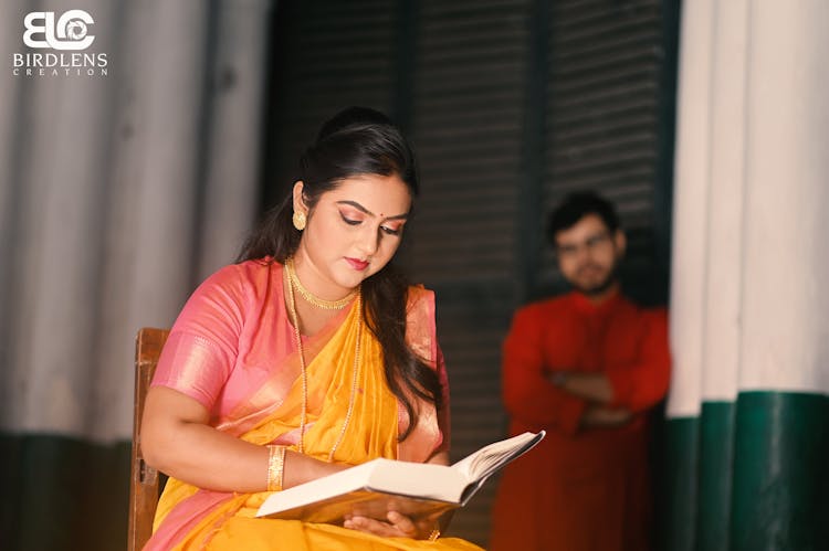pre wedding photoshoot in saree ideas