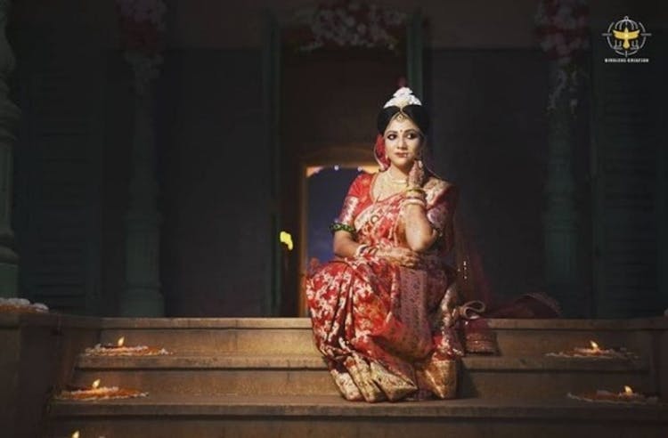 bengali bridal photoshoot pose