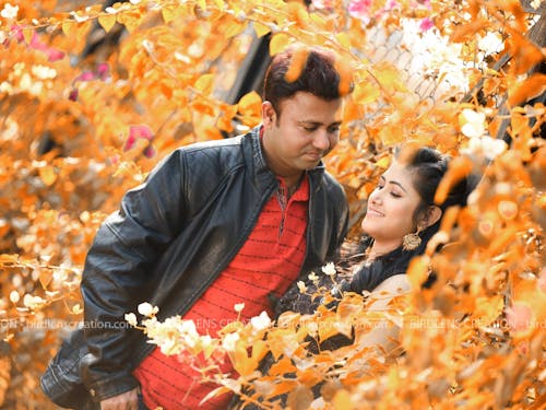 pre-wedding photoshoot pose