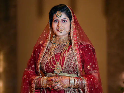 bengali bride photoshoot pose