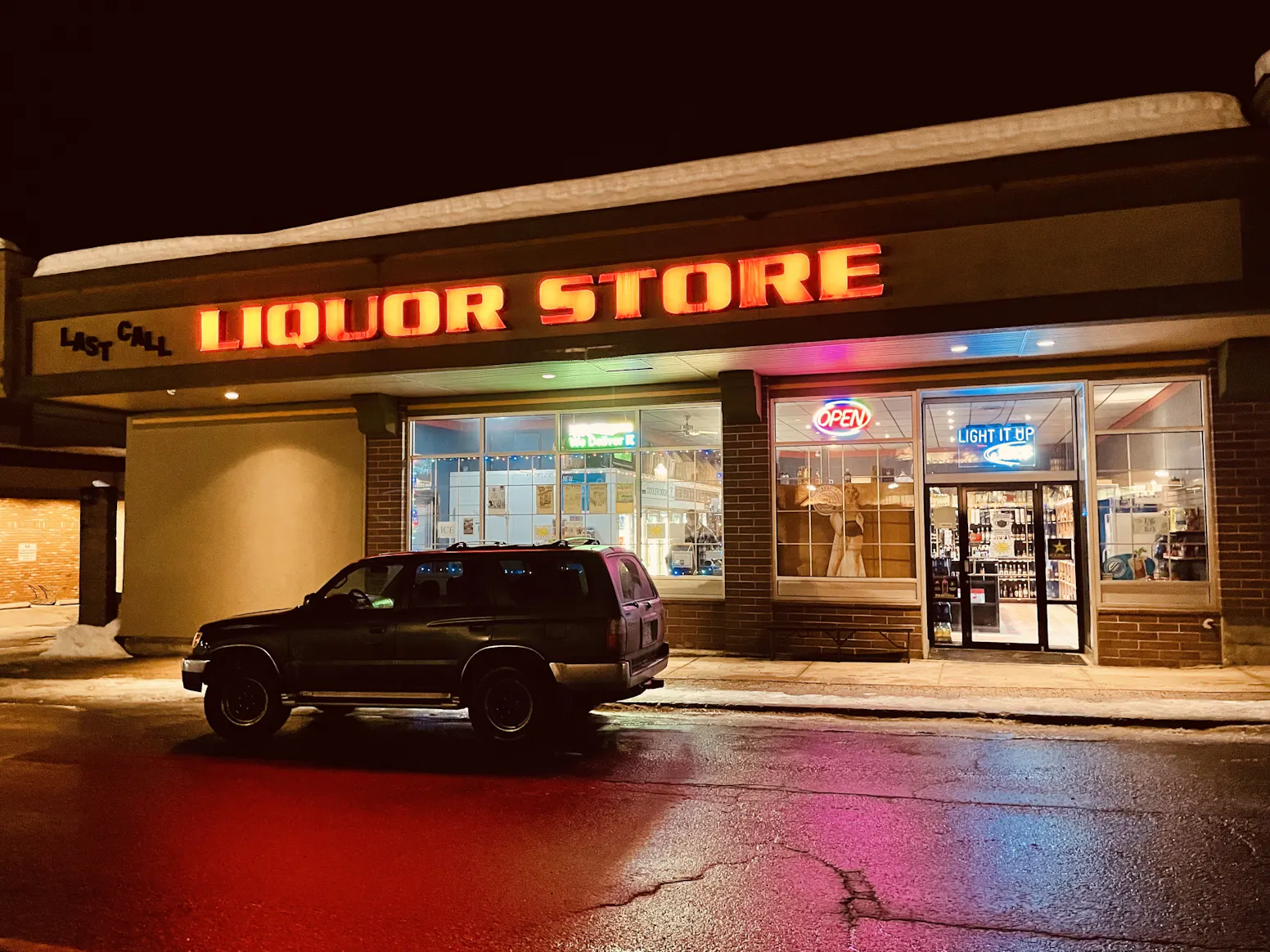 storefront last-call-liquor-store revelstoke exterior bitcoin-central atm