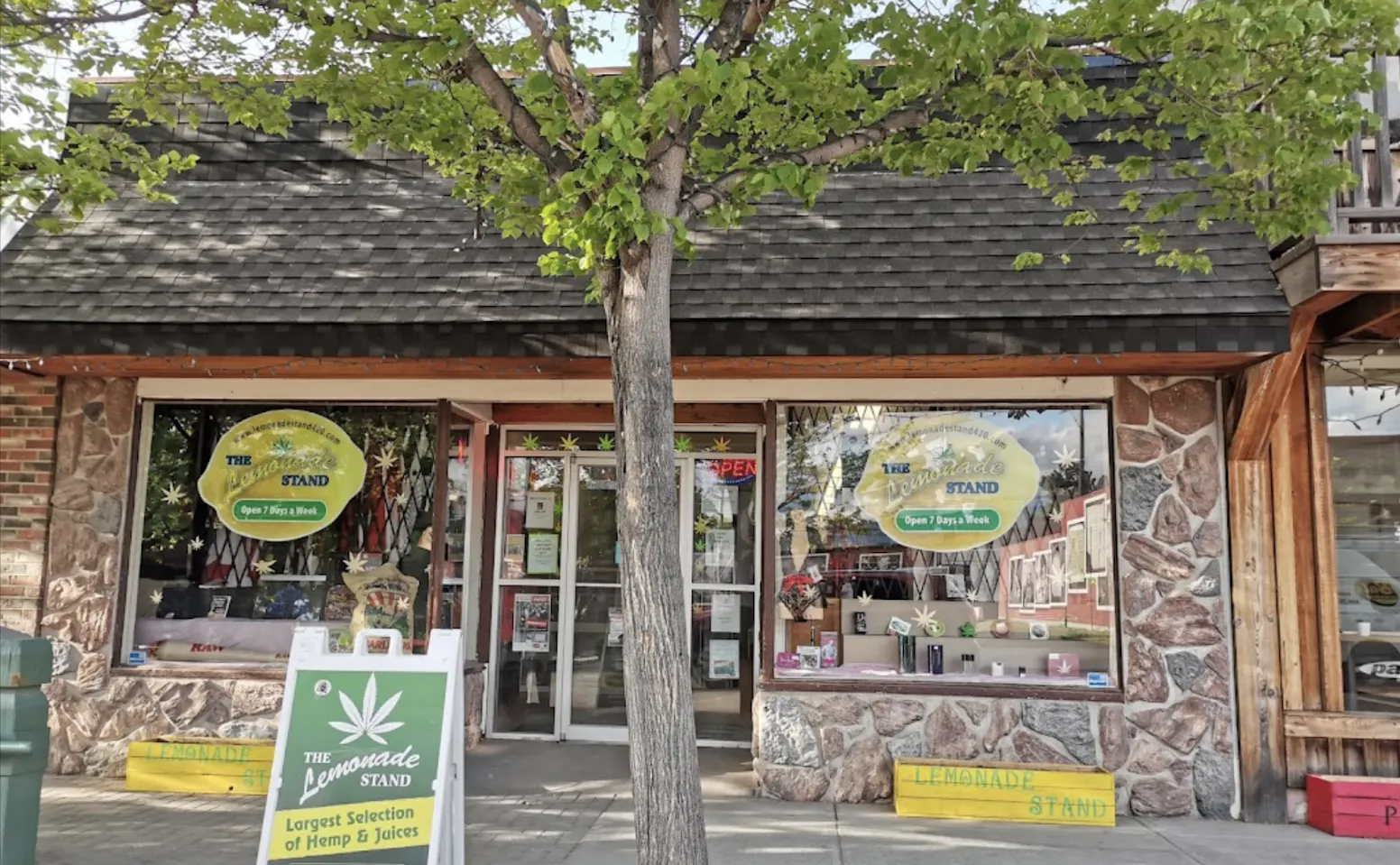 the-lemonade-stand merritt bitcoin-central atm exterior