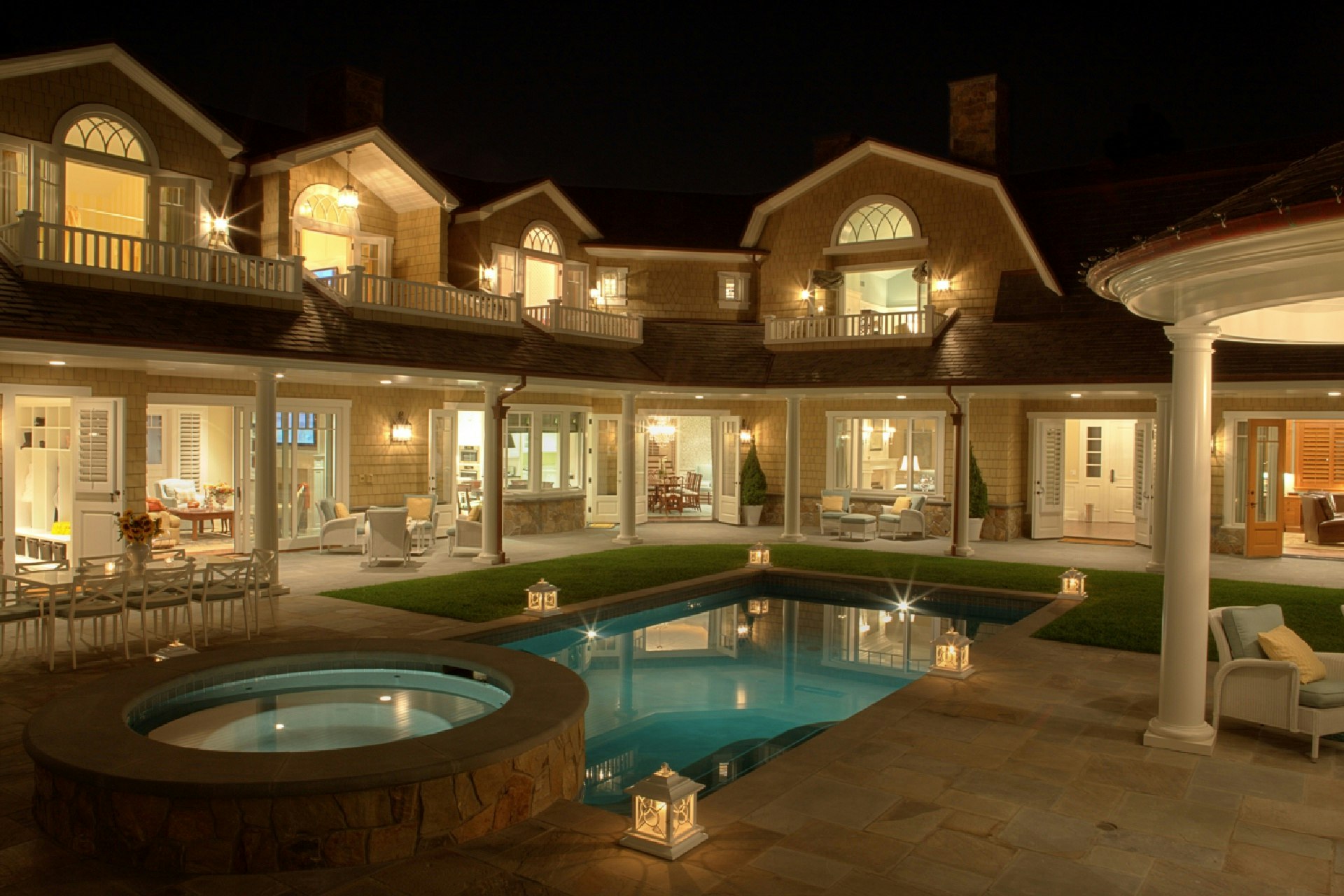 Classic Cape Cod home in Big Canyon
