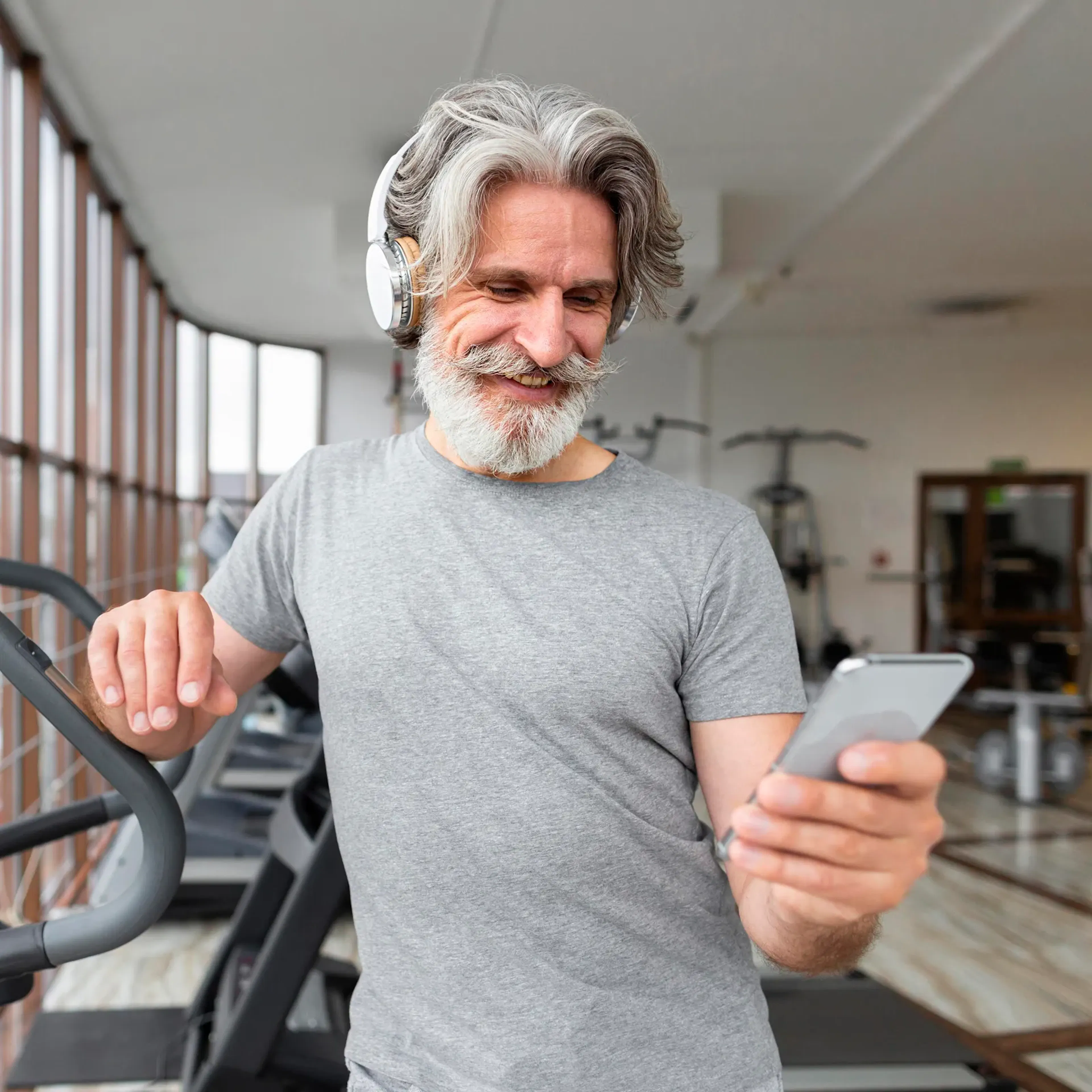 Man bokar träningstid i mobilen