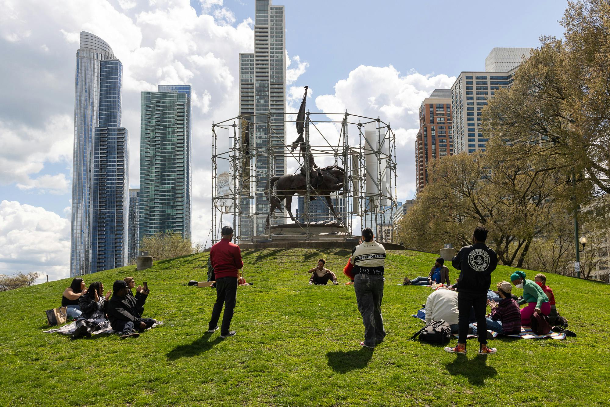 Brendan Fernandes, "New Monuments | Chicago," 2024. General John Alexander Logan Monument, Grant Park, Chicago, IL. Presented by Black Cube Nomadic Art Museum in association with the Chicago Park District, as part of EXPO CHICAGO’s IN/SITU Outside program. Architectural Intervention by AIM Architecture. Program by Project&’s Monuments to Movements. Participants include Kopano, Nile Lansana, Simone Reynolds, and Linda Sol. Organized by Emily Hooper Lansana. Courtesy the artist and Black Cube Nomadic Art Museum. Photo: Matthew Reeves Photography. 