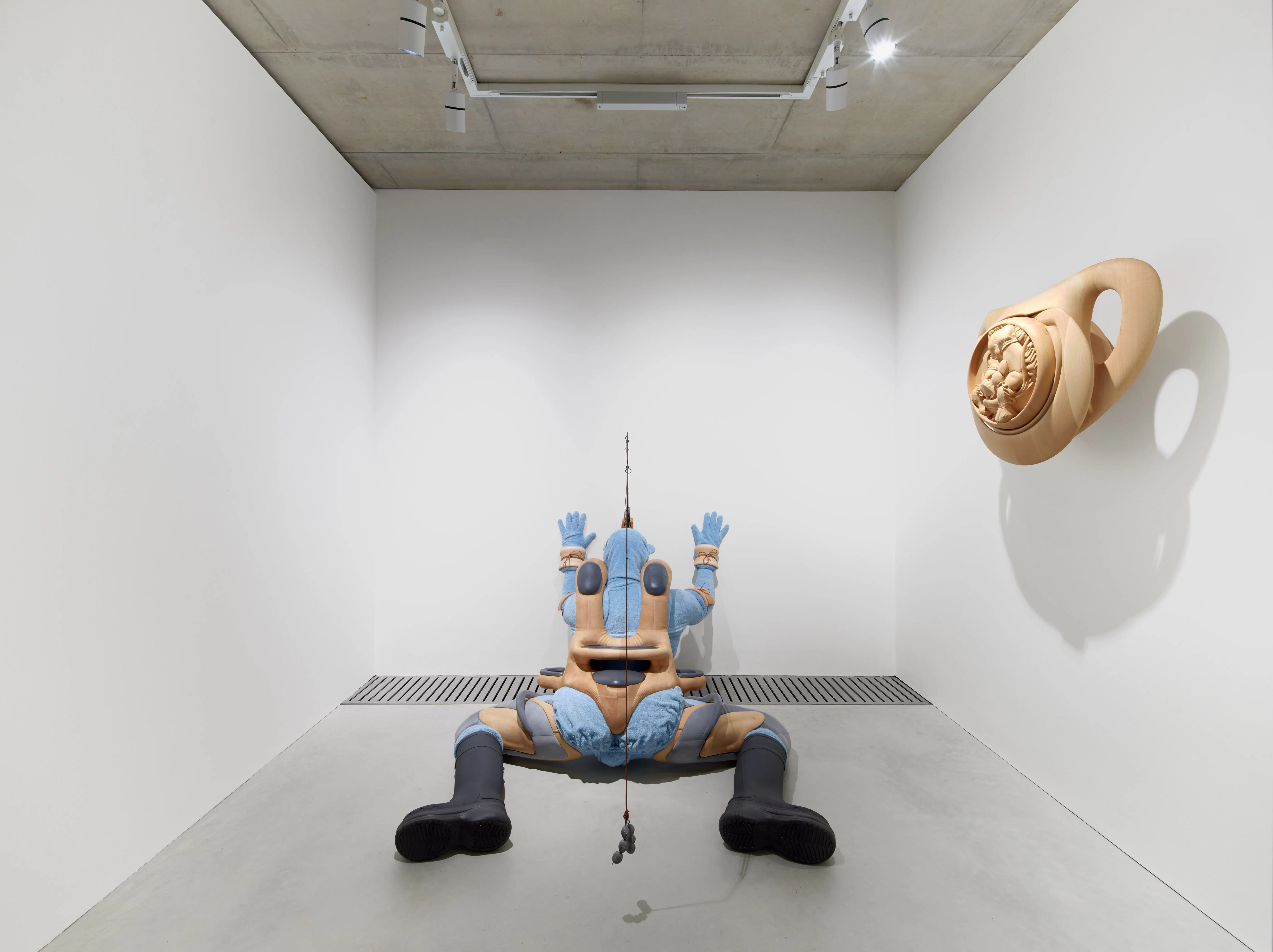 Anna Uddenberg, "Home Wreckers" (installation view) at The Perimeter, London, UK. Courtesy the artist and Kraupa-Tuskany Zeidler, Berlin. Photo: Stephen James.
