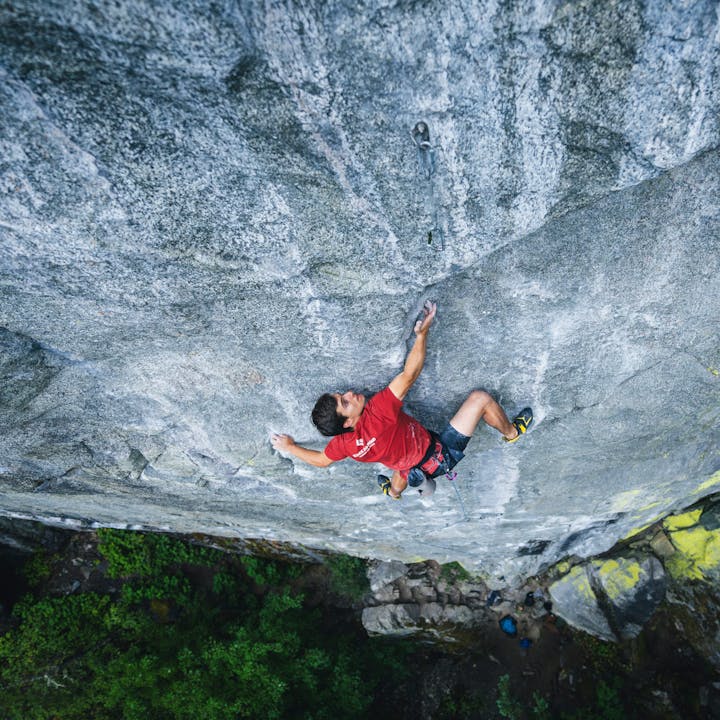BD athlete Connor Herson climbs a granite pitch in Squamish. 