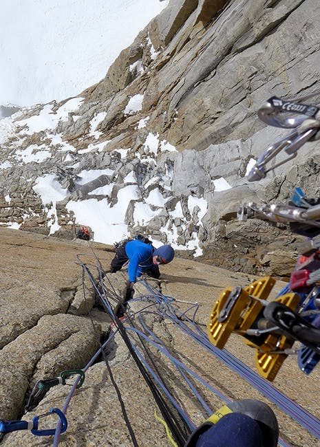 Luka Krajnc and Luka Lindič climbing on the wall