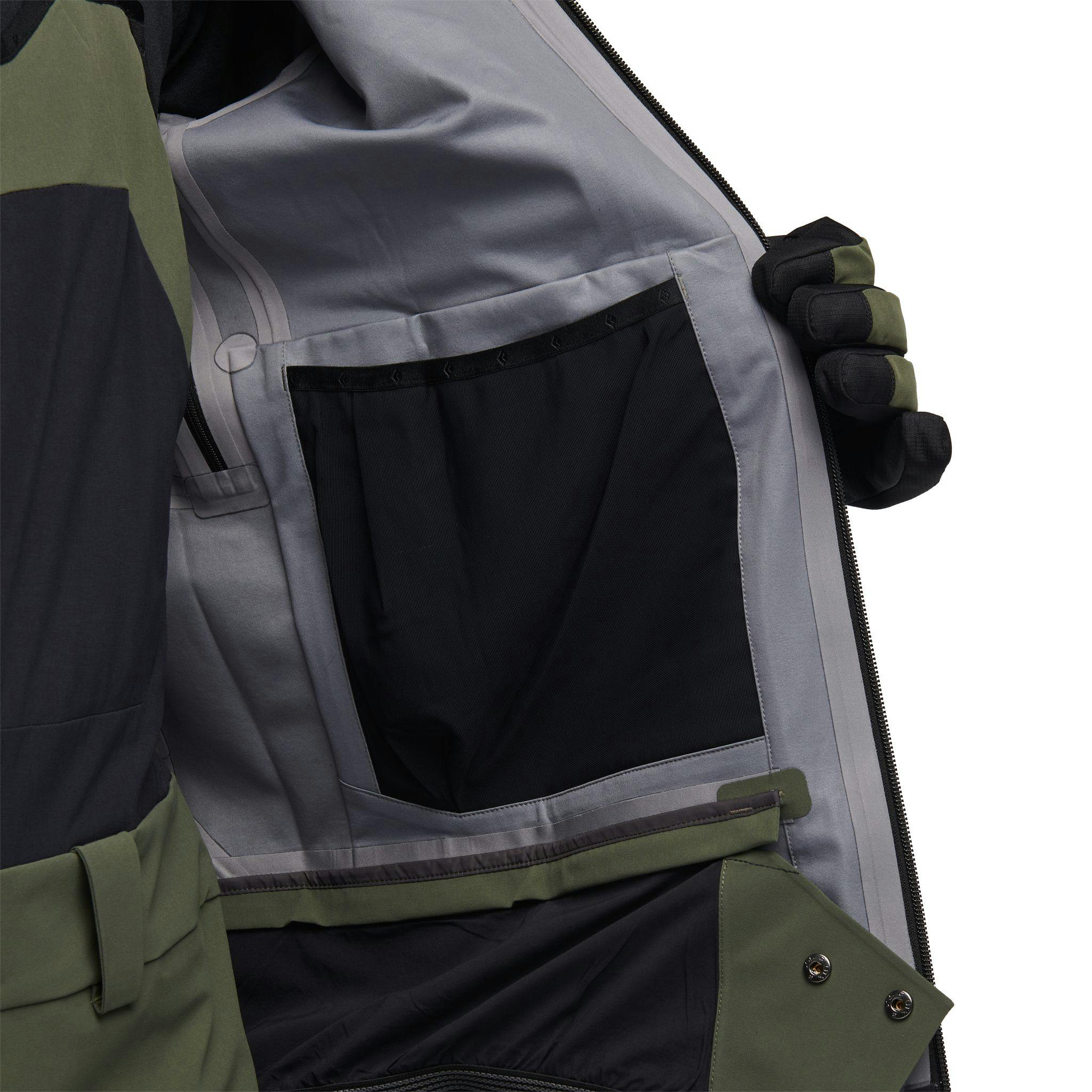 Recon Pro detail shot of internal mesh drop pockets