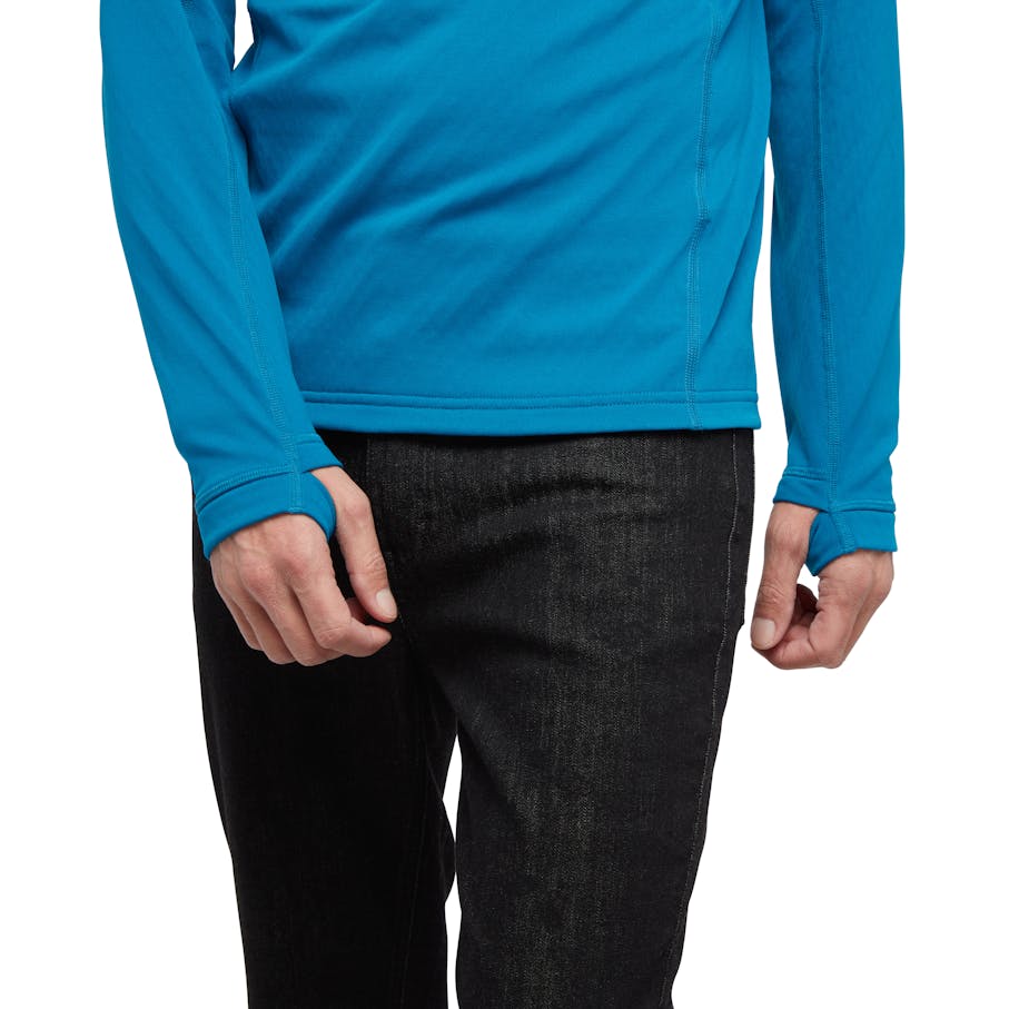 Lightweight stretch cuffs with integrated thumb loops