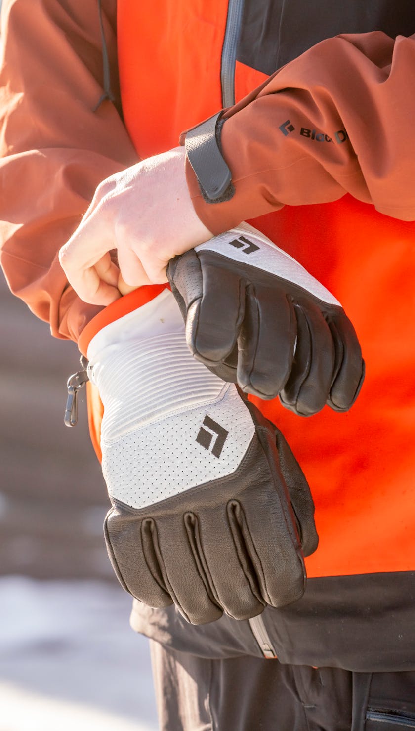 The Black Diamond Progression Mittens.