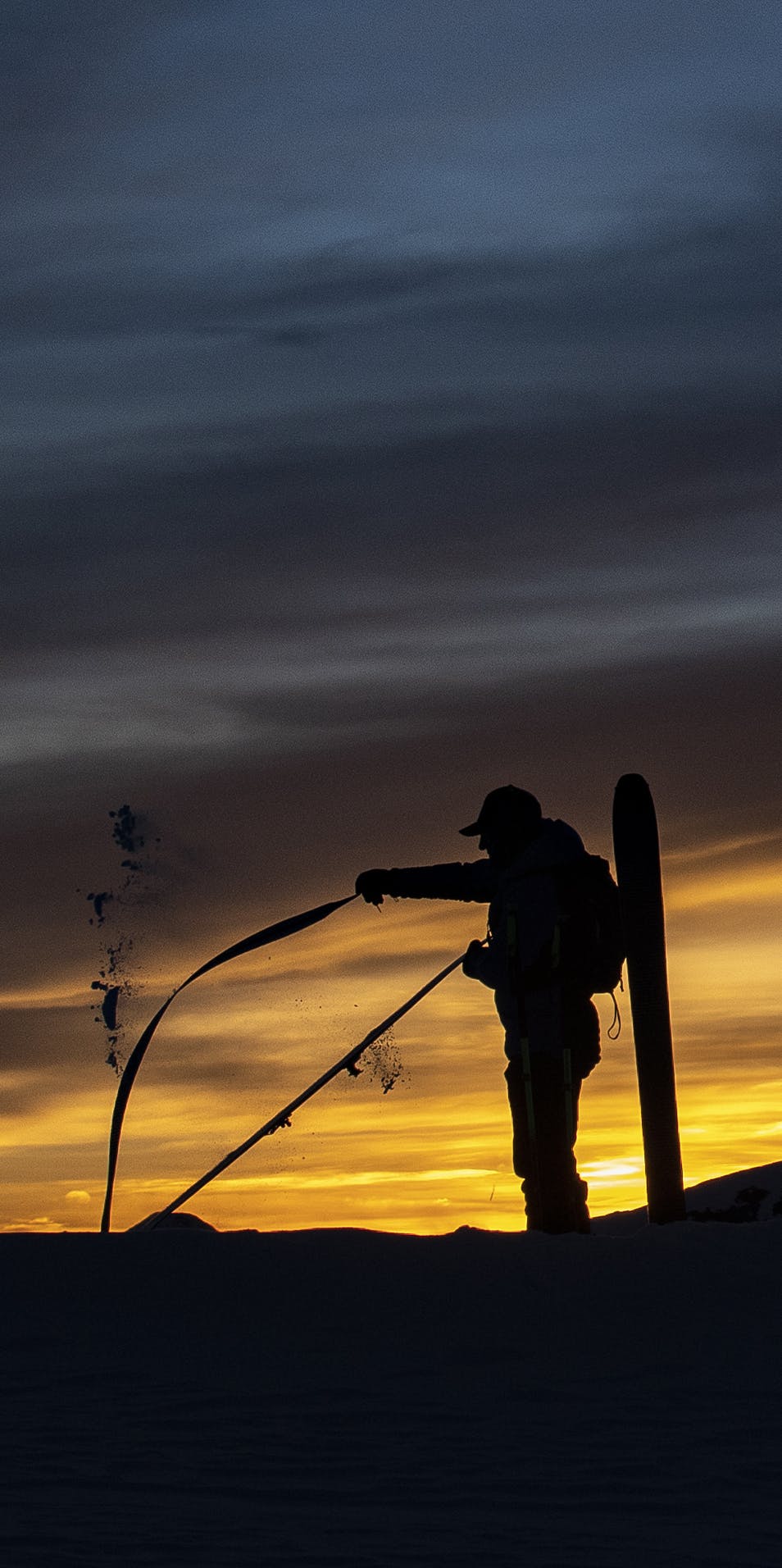 Black Diamond Athlete Mike Barney taking his climbing skins off of his Helio Carbon Skis.