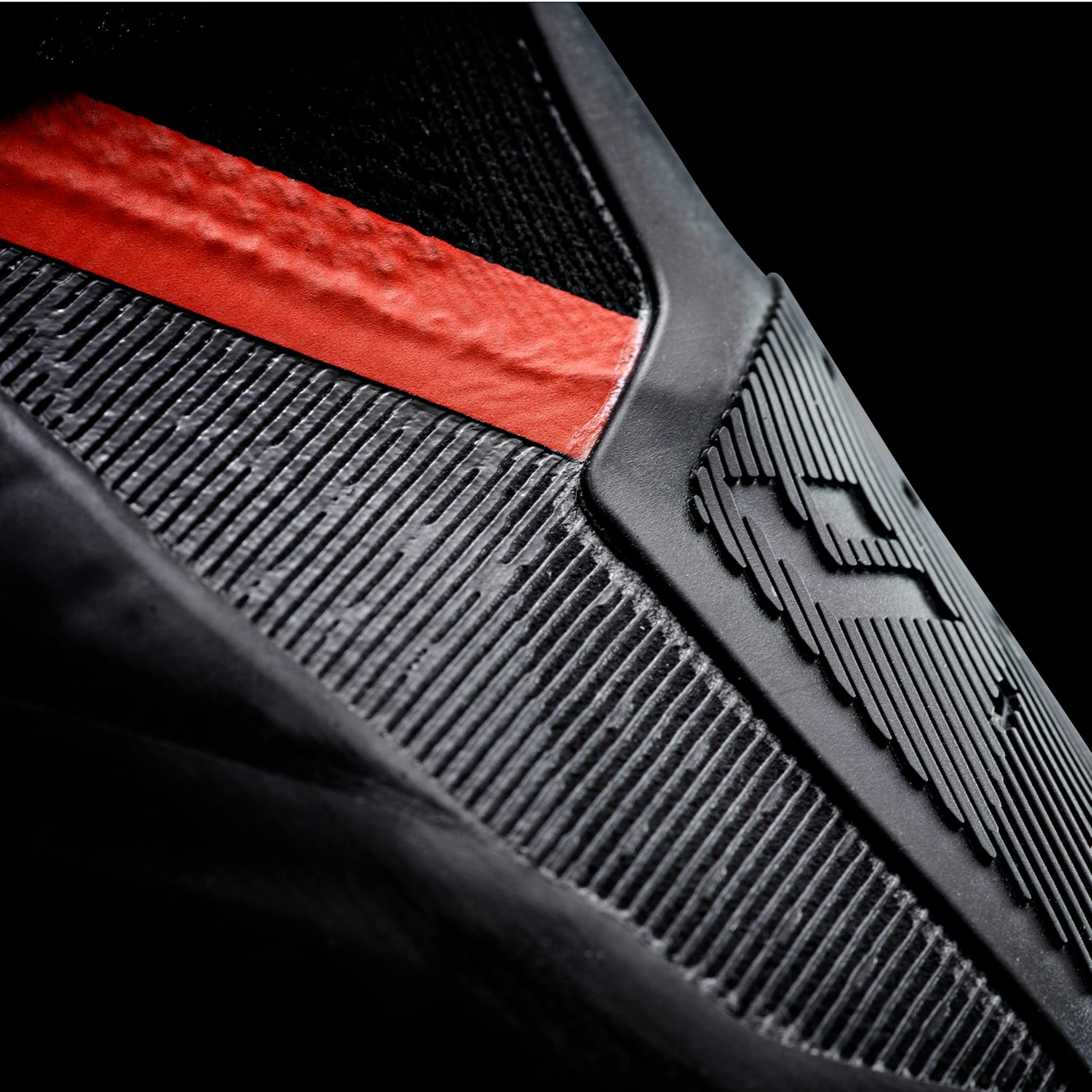 A close up glam of the toe on the Men's Method S Climbing Shoe.