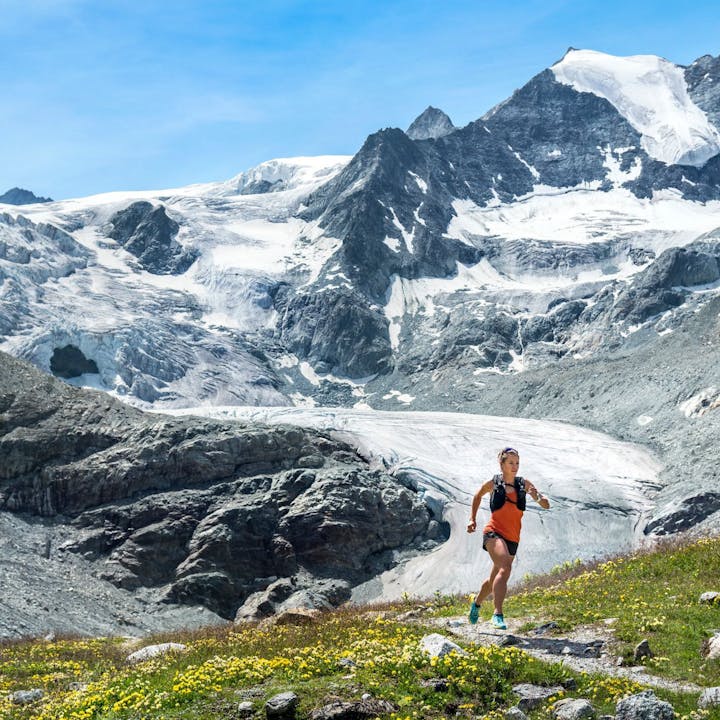 Photograph by Dan Patitucci of Hillary Gerardi running in the mountains | Women's Tops