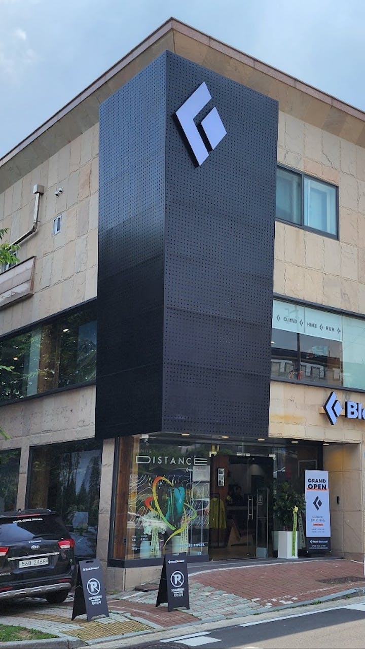 Black Diamond Bukhansanseong Store.
