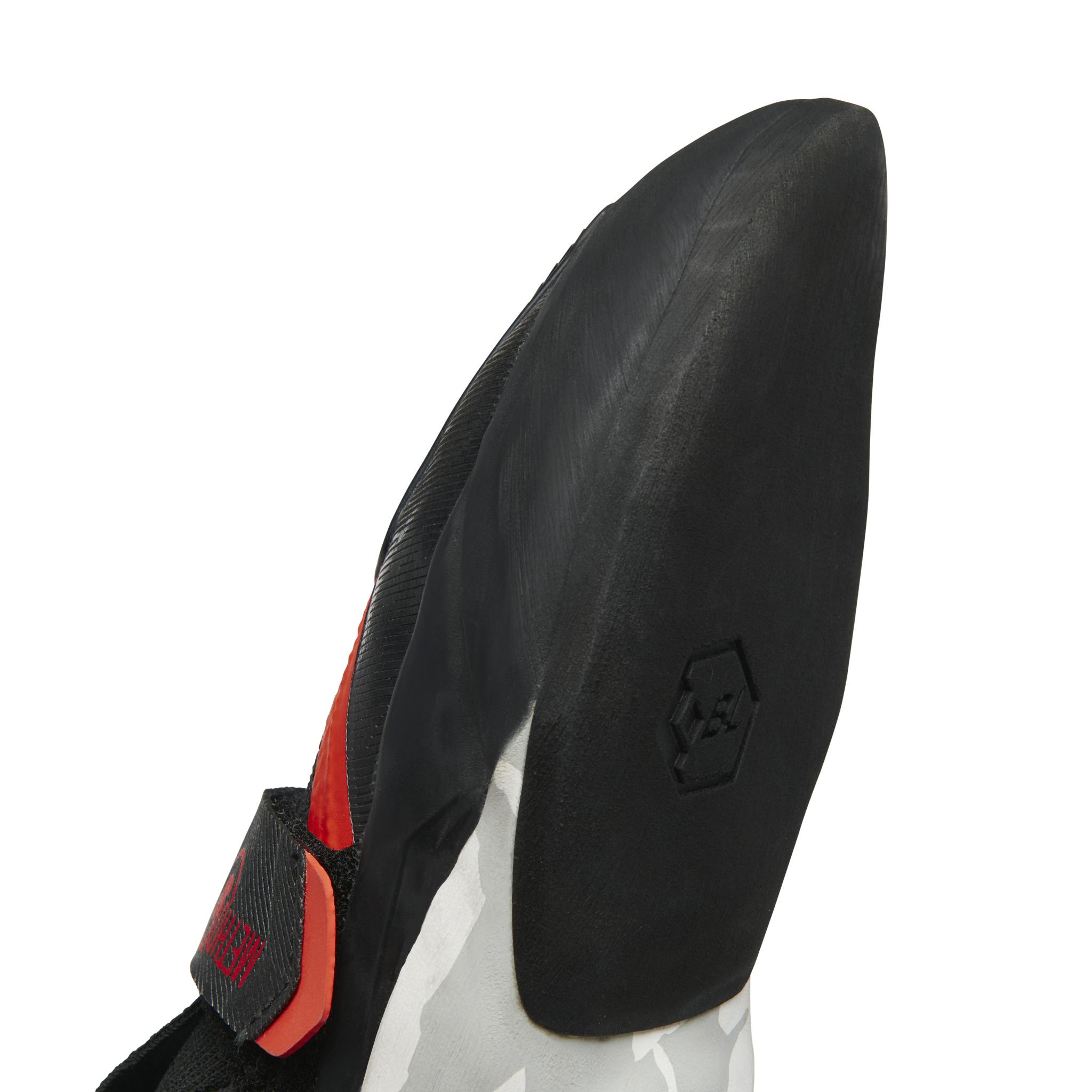 The slightly curved toe of the Men's Method S Climbing Shoe.