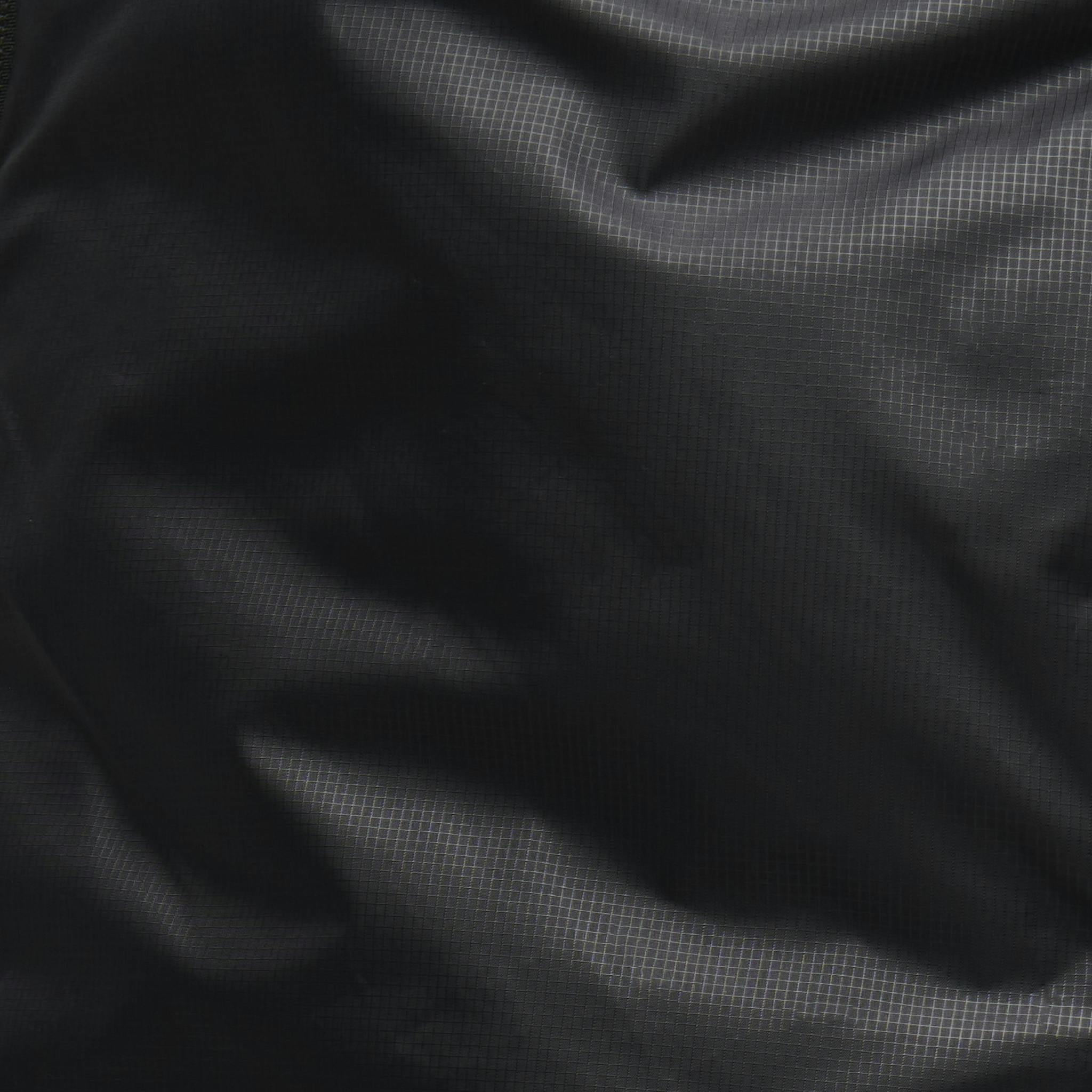 A 50D PFC-free ripstop shell protects