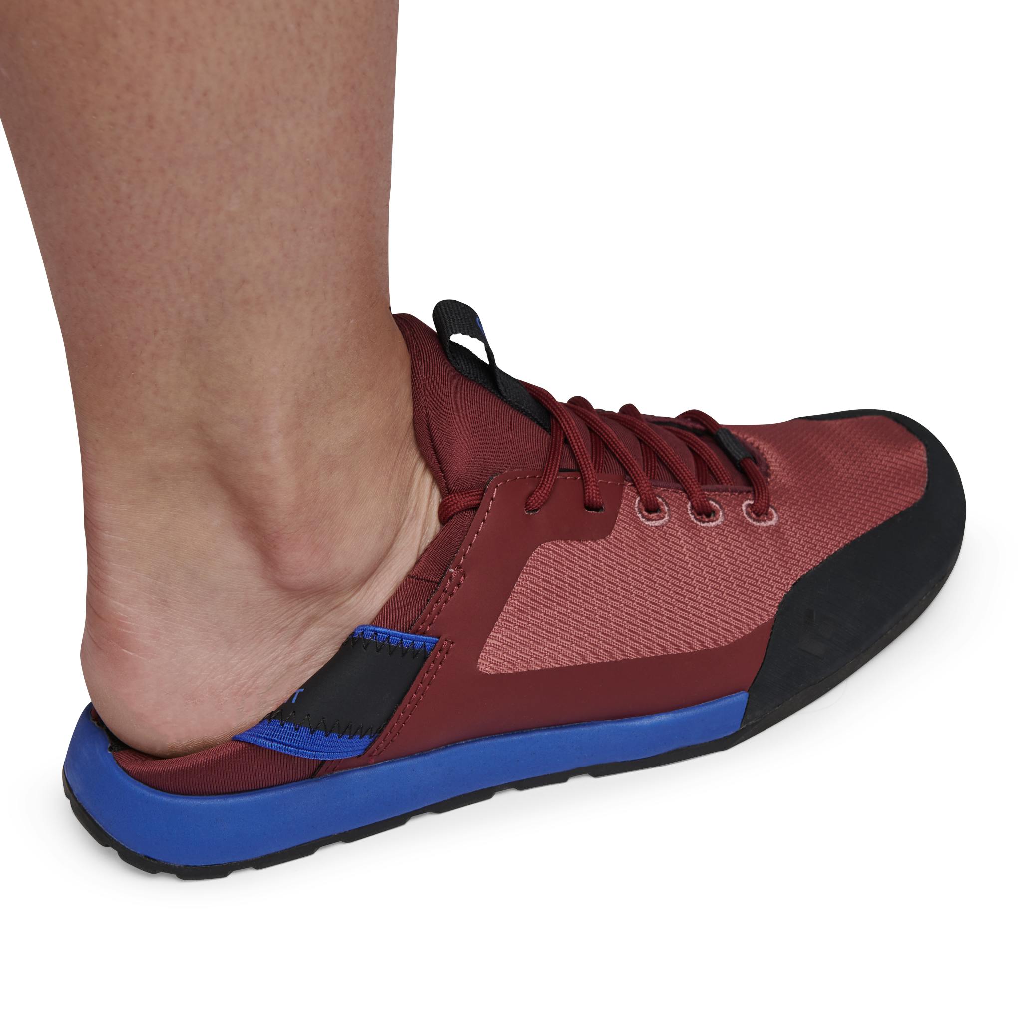 Stretch-fit heel and elastic heel strap for easy on/off at the gym or crag