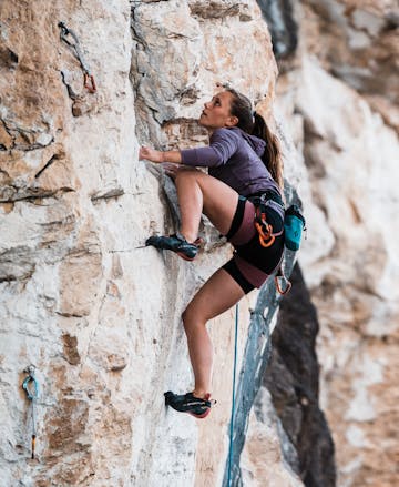 Black Diamond Ambassador climbs in the women's Cadence Shorts.
