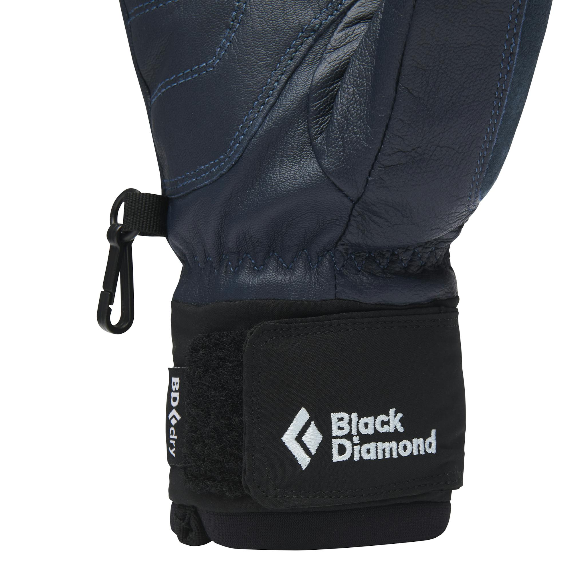 Under the jacket, neoprene Freeride Cuff for secure fit