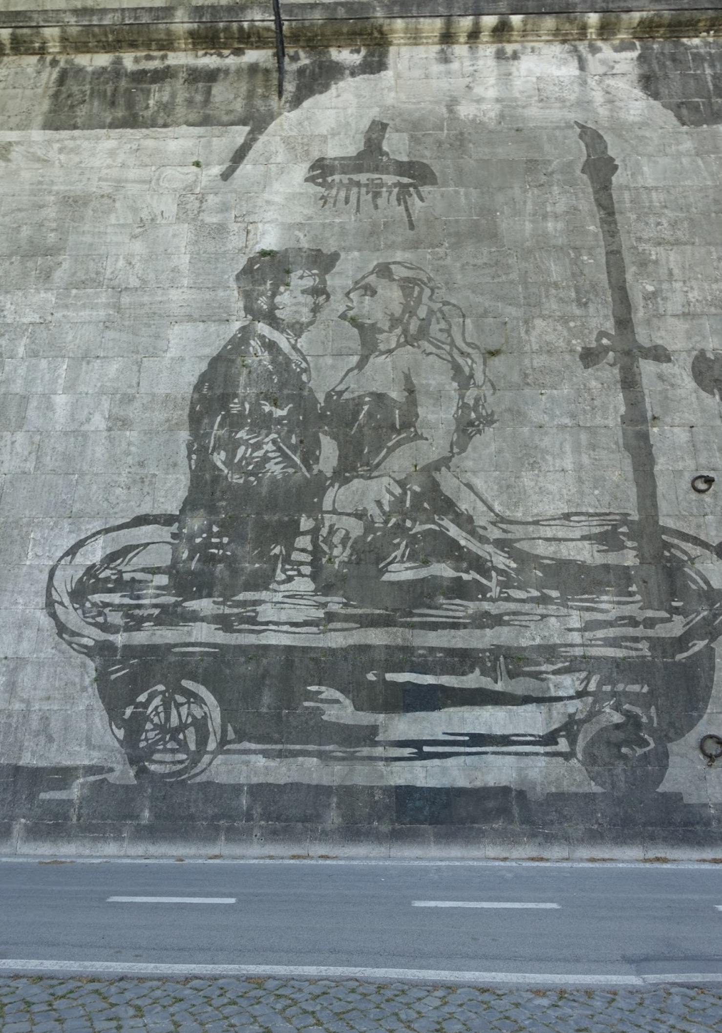 depiction of La Dolce Vita fountain scene in a bathtub on the frieze