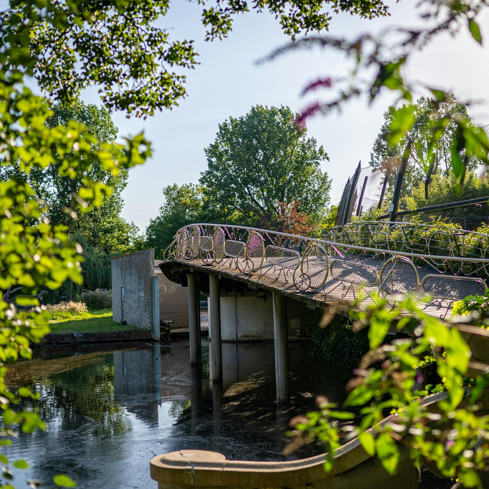 Monumentale brug bij makiverblijf