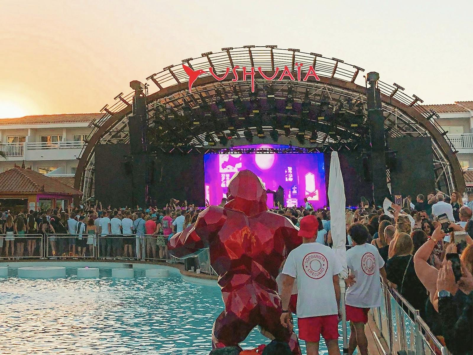 Ibiza festa in piscina