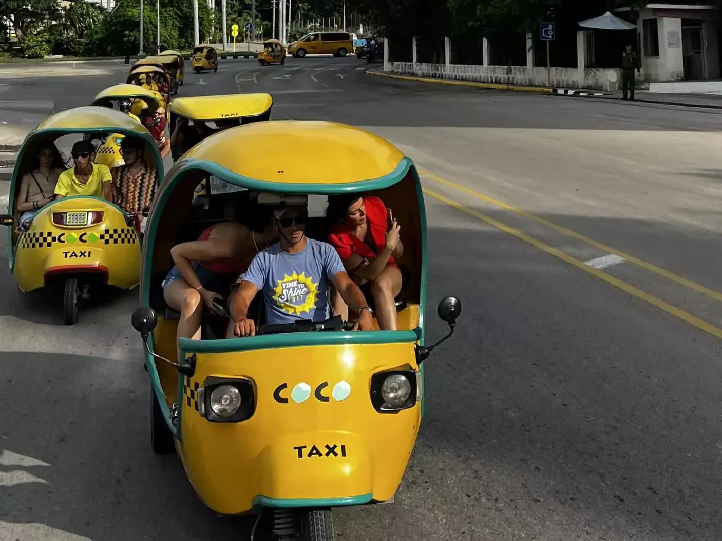 Esperienza a Cuba - Giro in Coco Taxi e Walking Tour a L'Habana Vieja