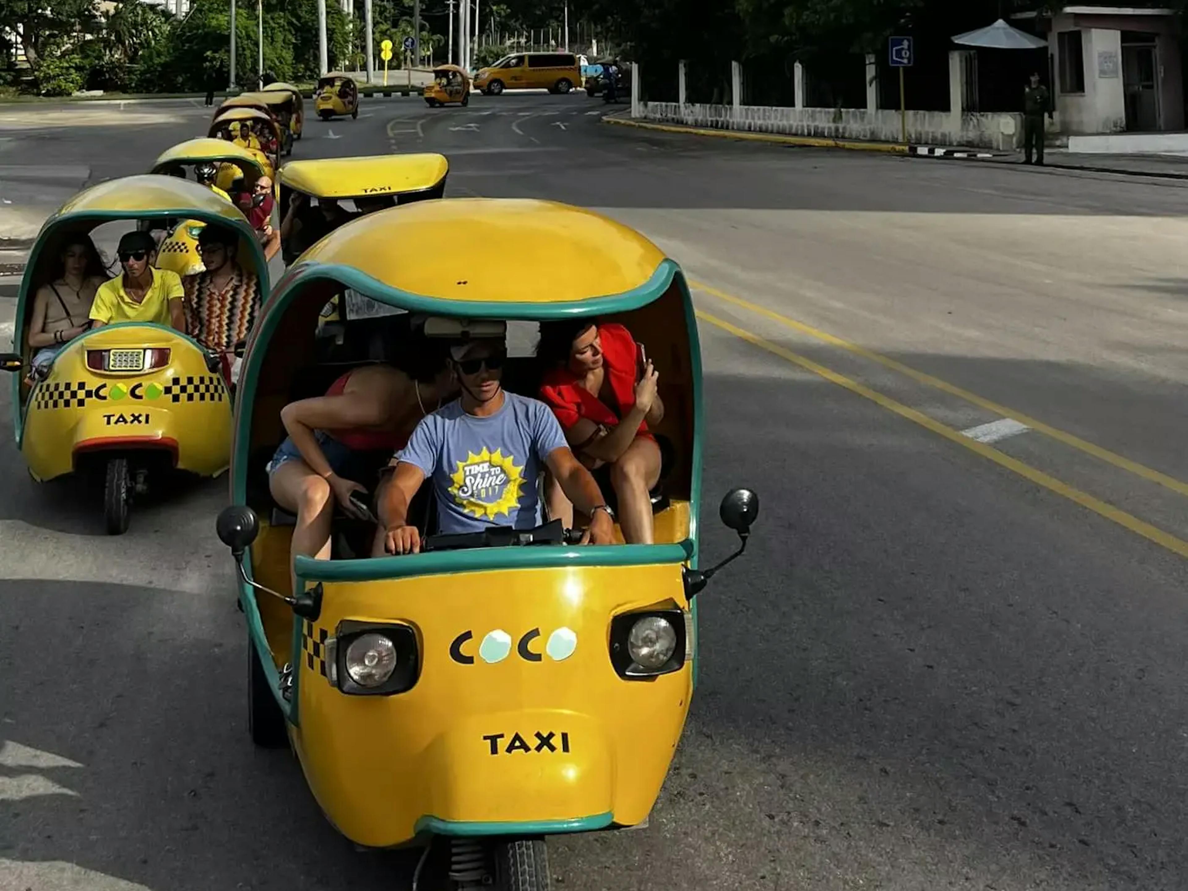 Esperienza a Cuba - Giro in Coco Taxi e Walking Tour a L'Habana Vieja