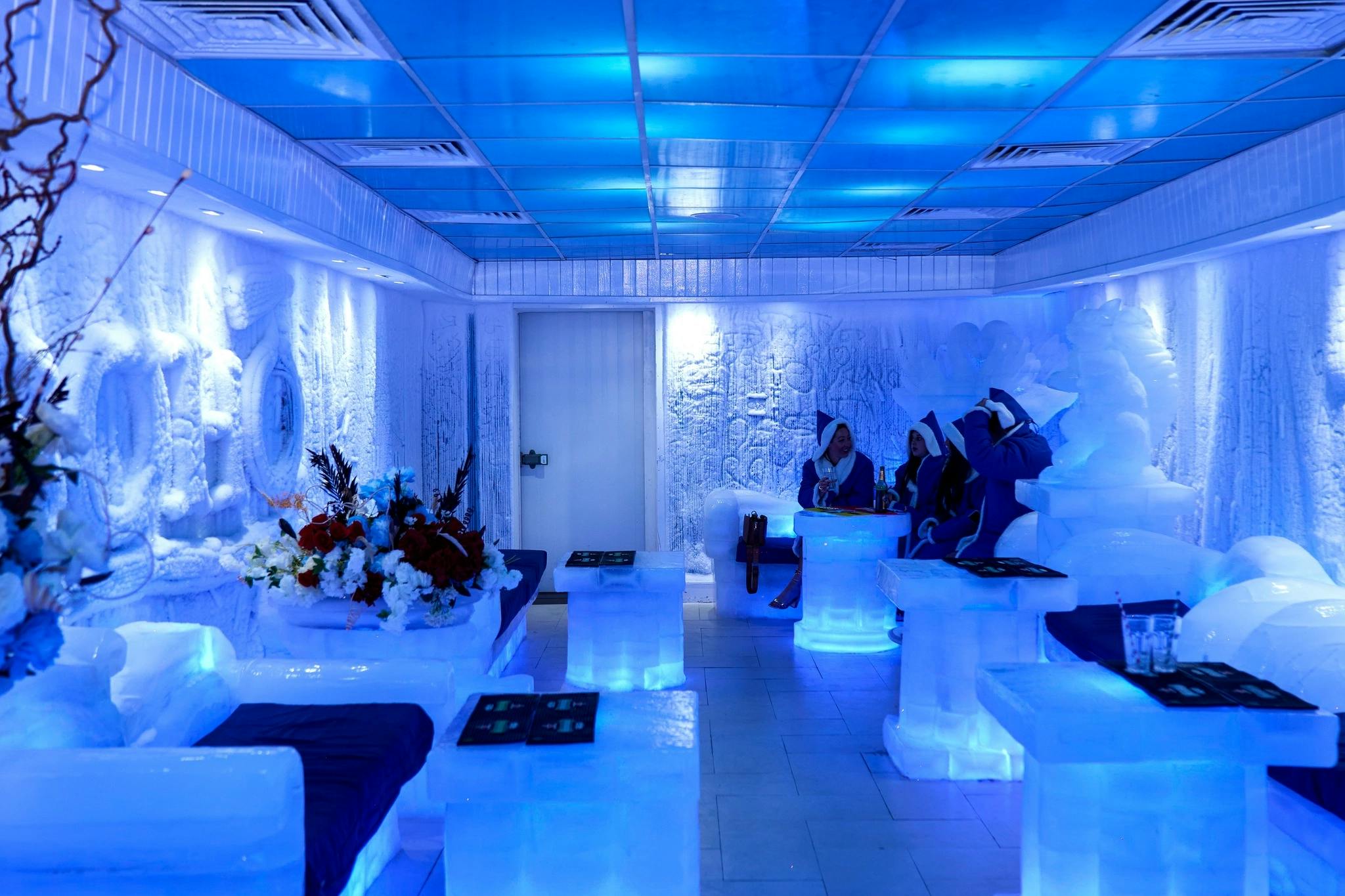 L'Ice Bar è uno dei locali più alternativi di Soho Square