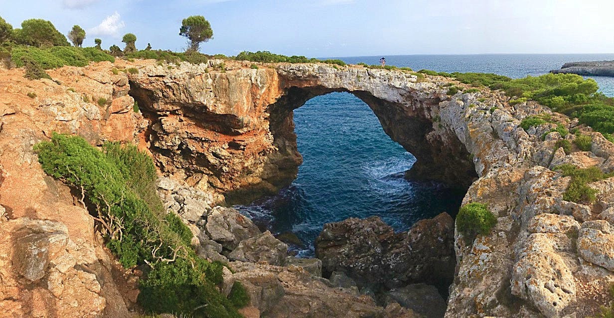 Da Cala Varques potrai vedere il Ponte Naturale di Es Calò Blanc
