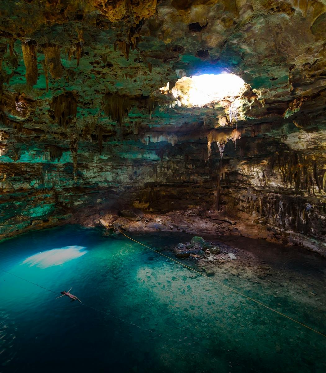 Cenote La Cueva vicino a Playa del Carmen