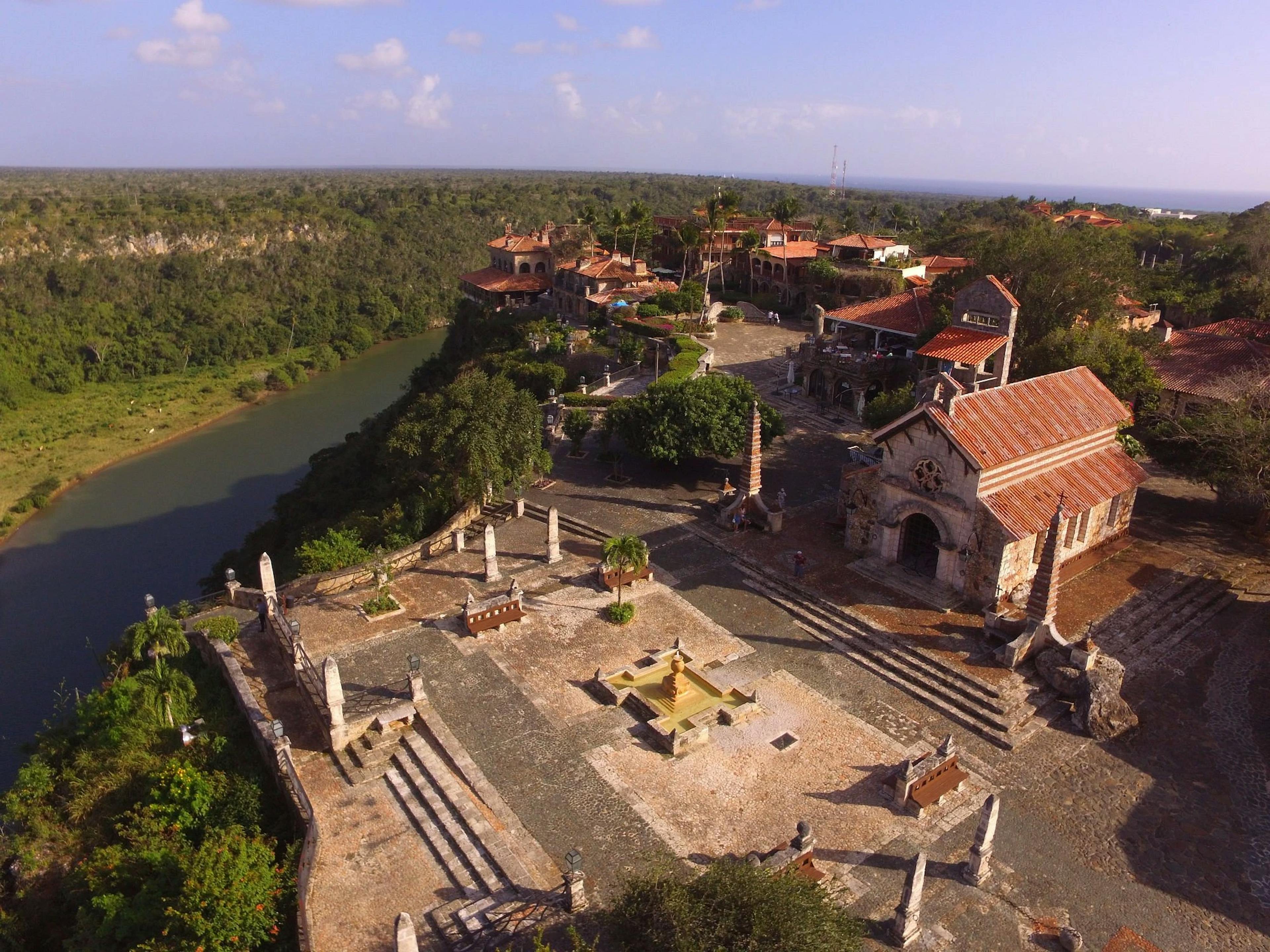Altos de Chavon è un piccolo paese vicino a Bayahibe