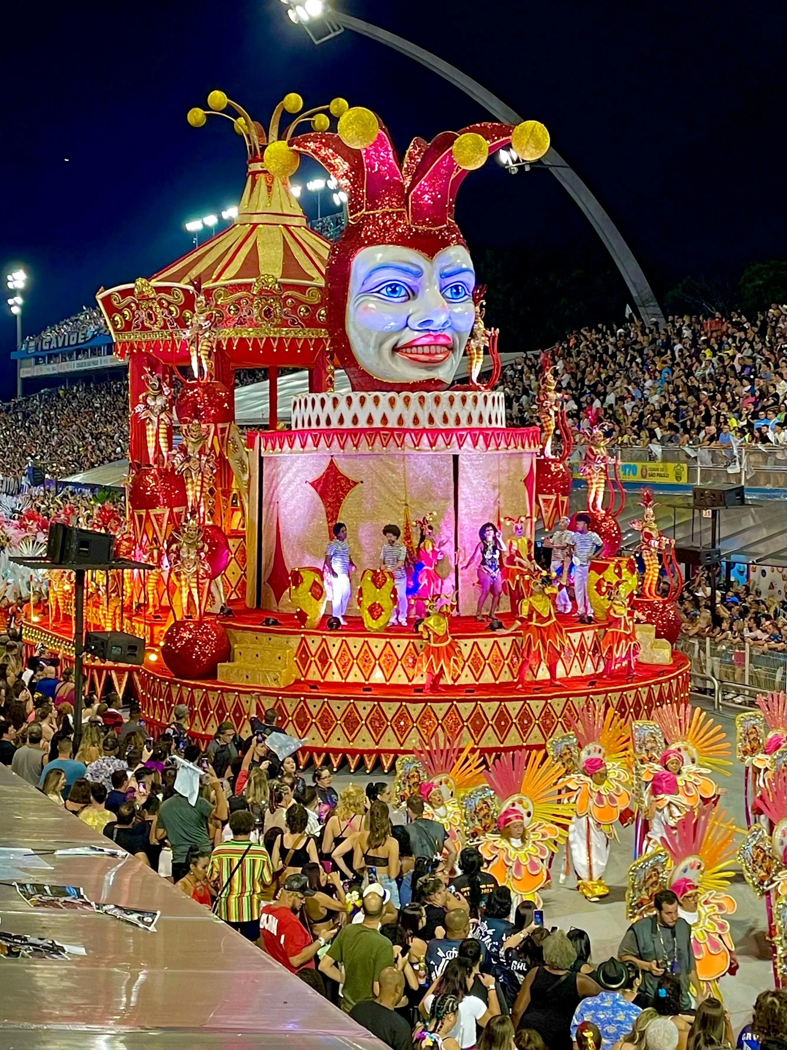 Carri al Sambodromo durante il Carnevale di Rio