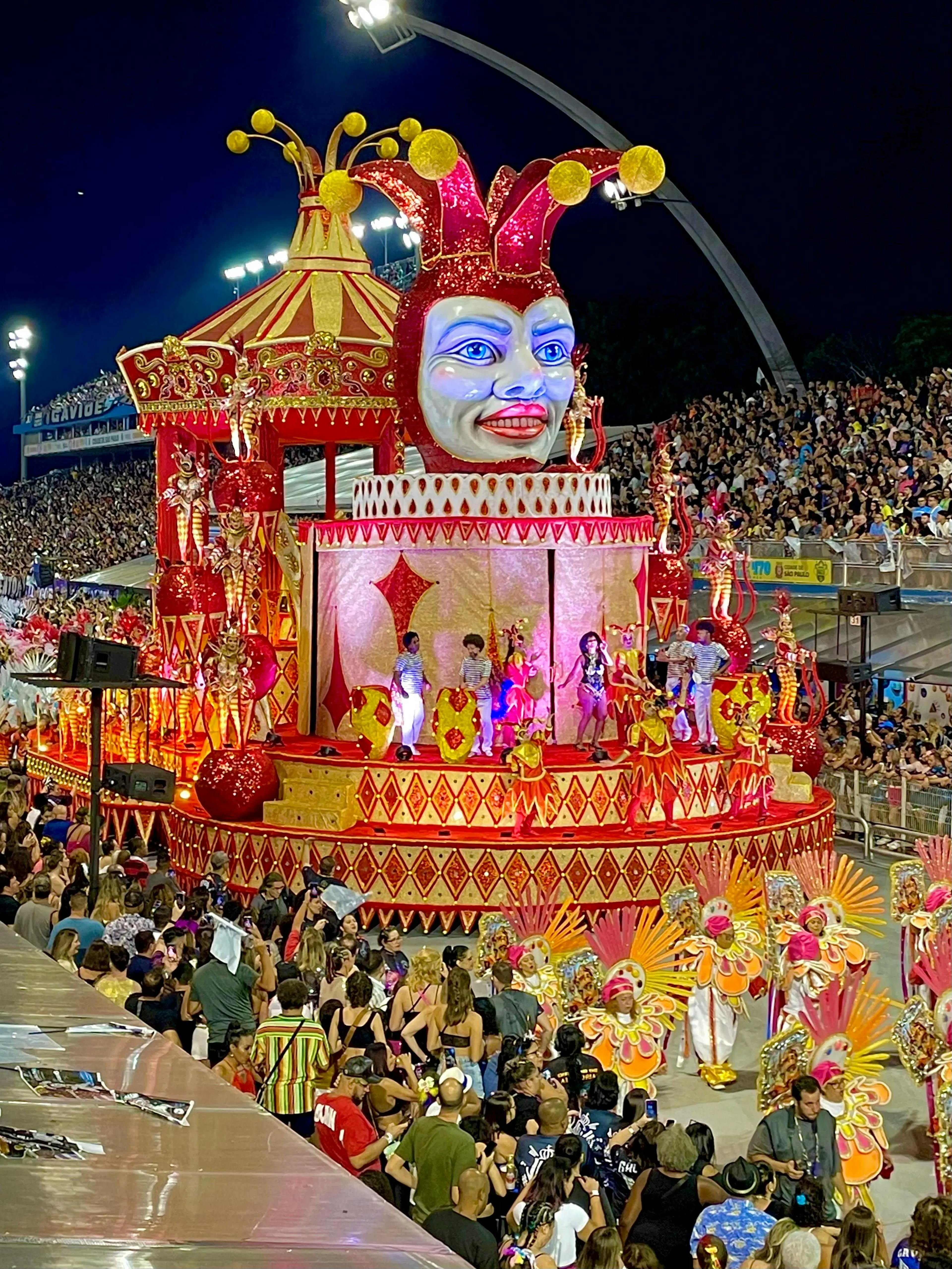 Carri al Sambodromo durante il Carnevale di Rio