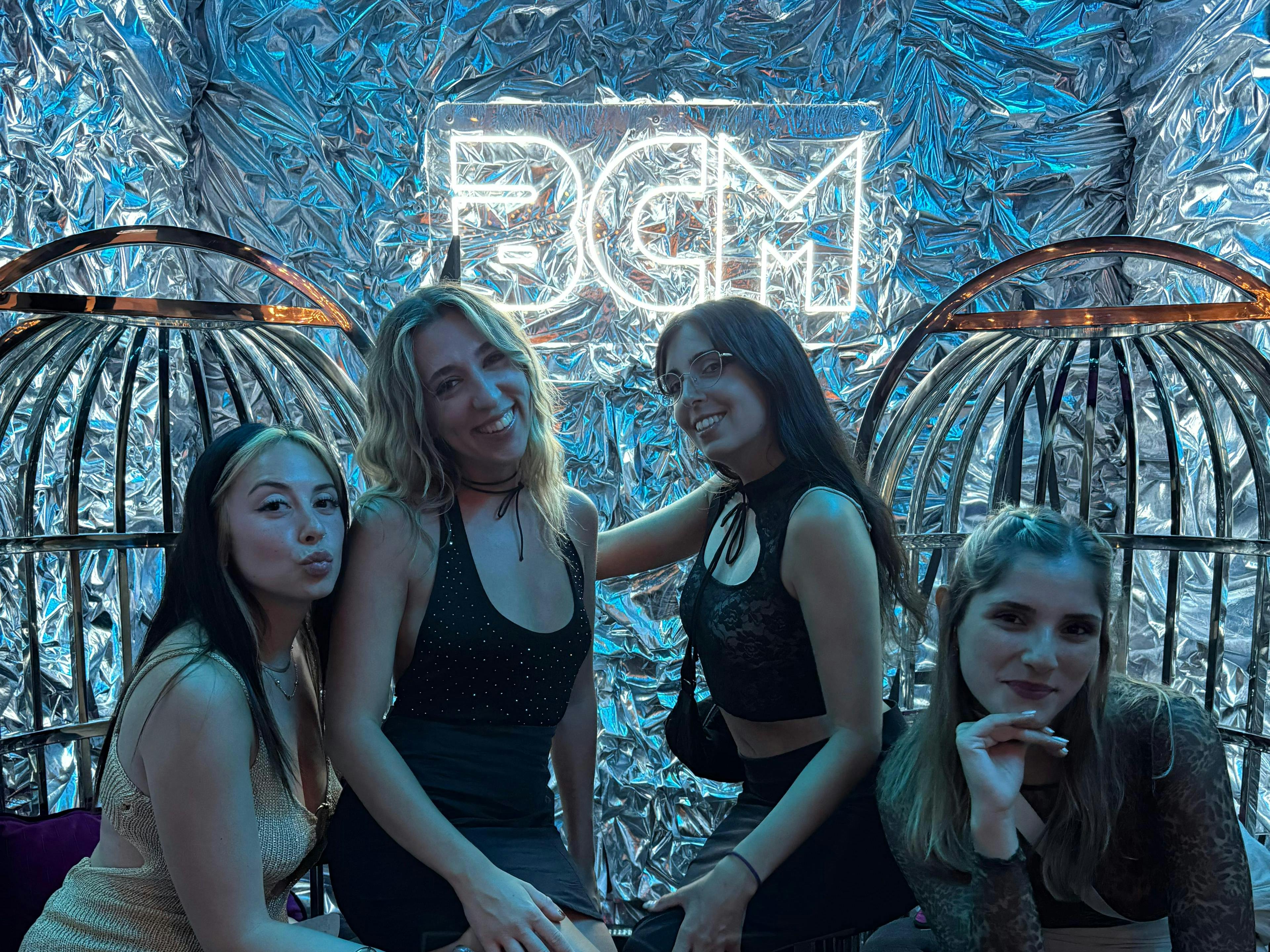 Gruppo di ragazze alla discoteca BCM di Maiorca
