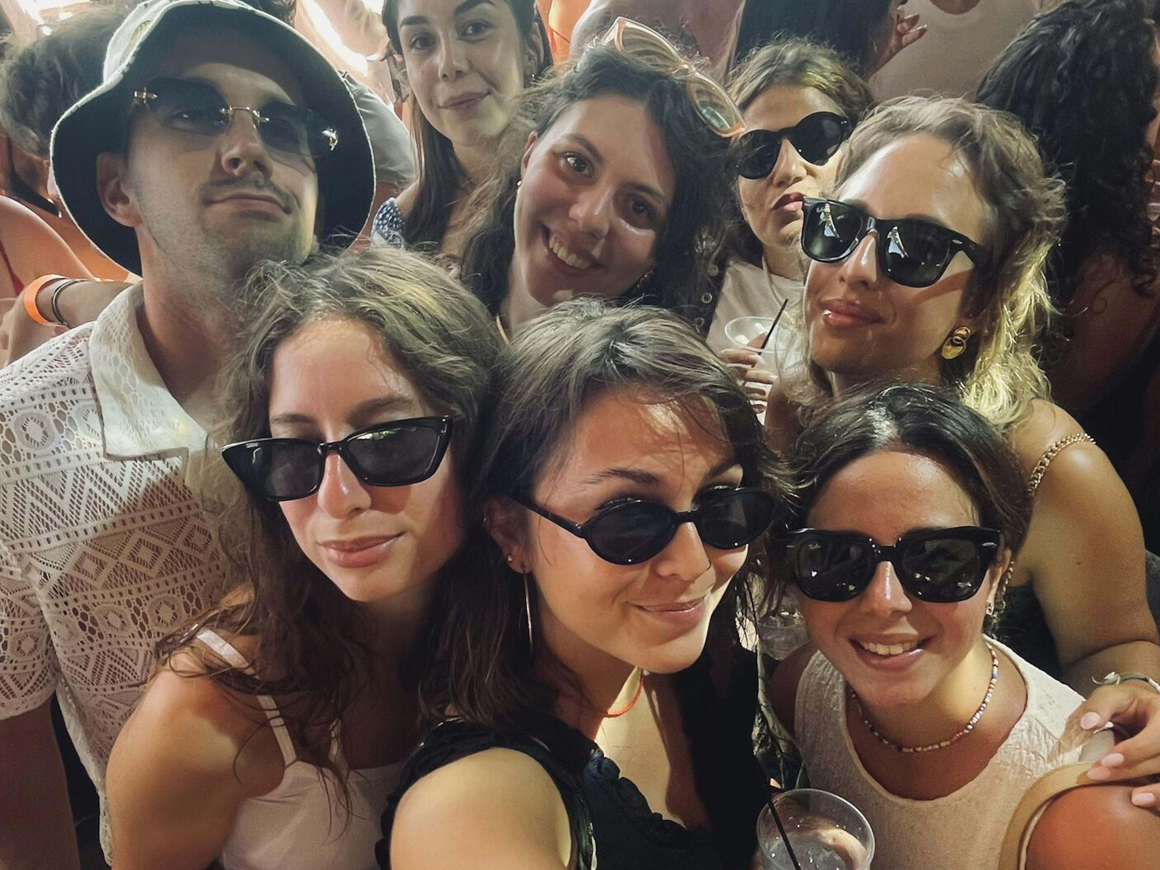 Ragazzi al Pazuzu a Corfù