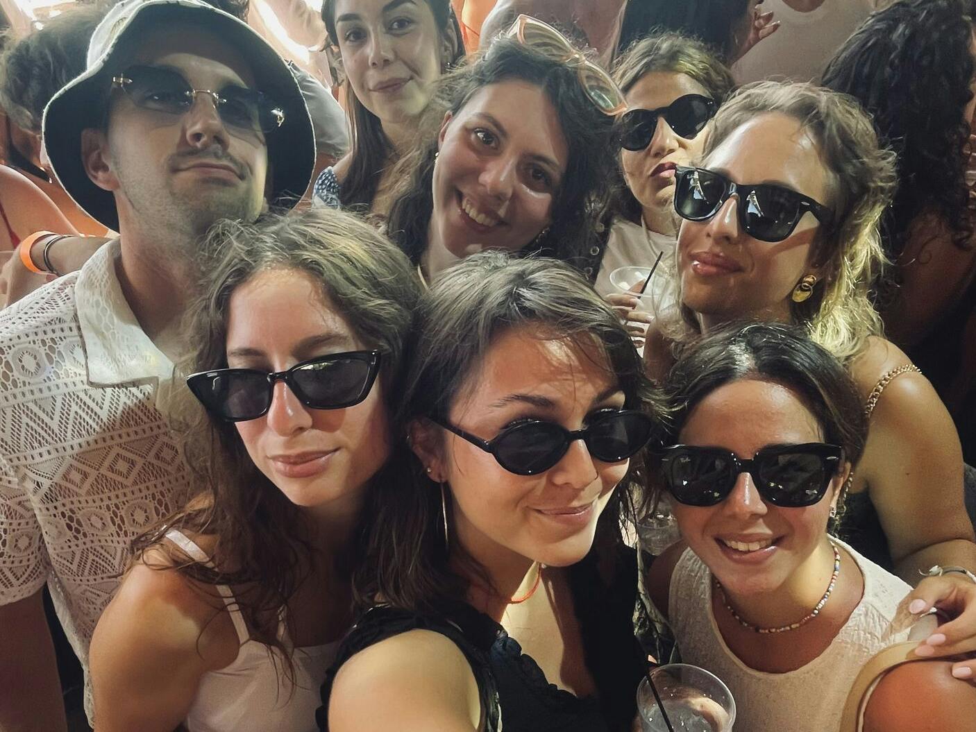 Ragazzi al Pazuzu a Corfù