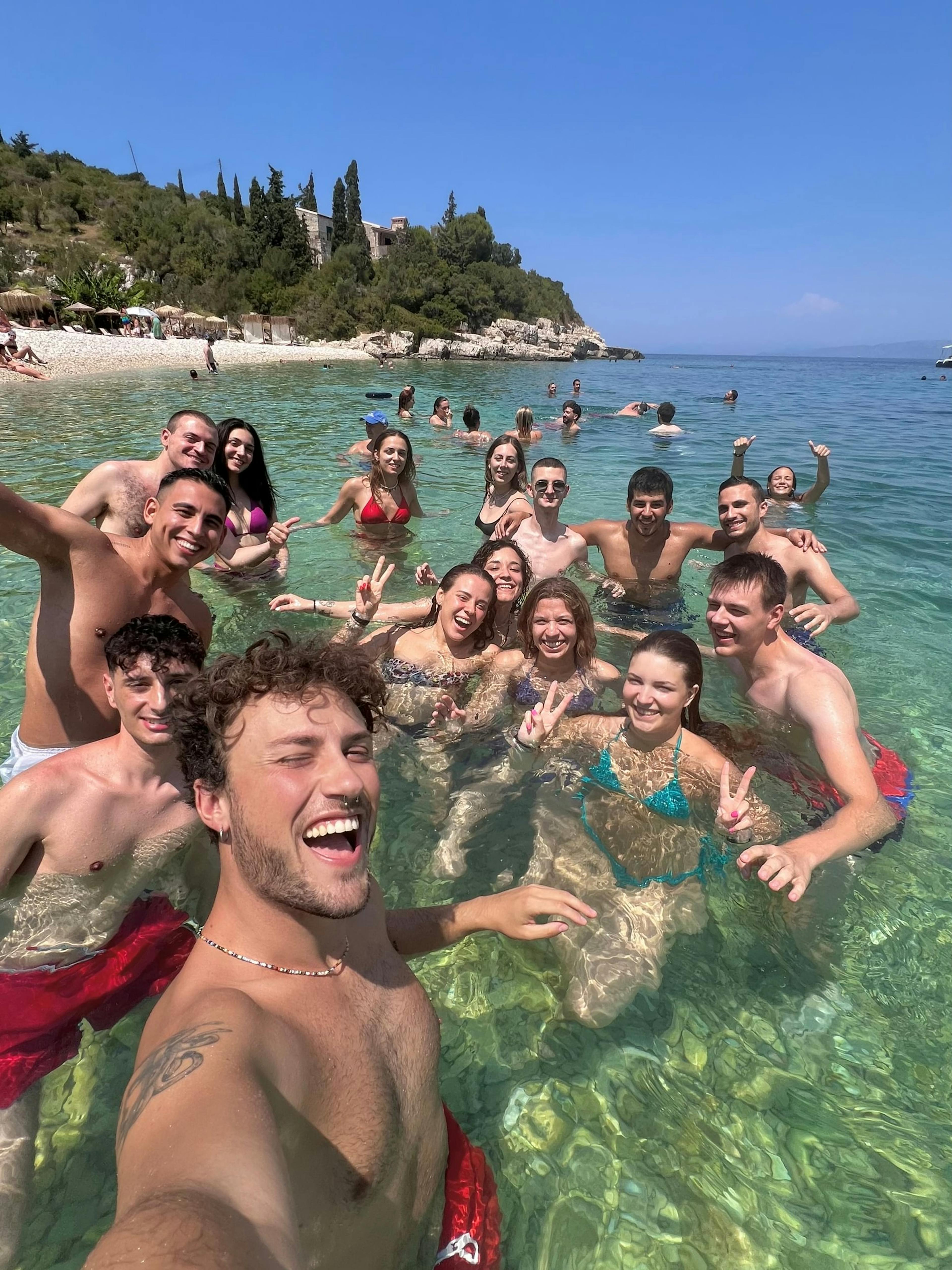 Selfie in spiaggia a Corfù