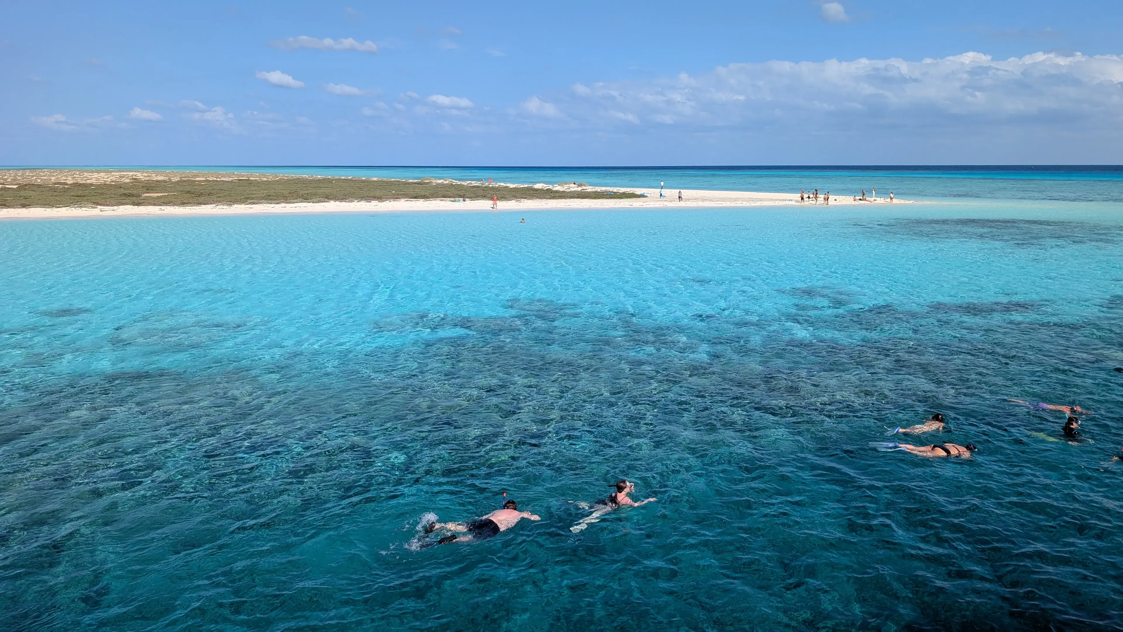 Fare snorkeling dalla spiaggia