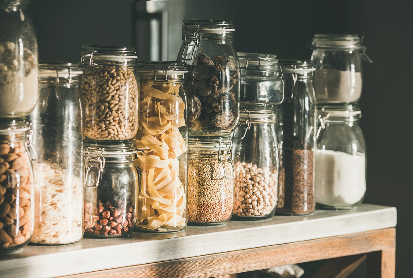 Almacena los alimentos para aprovechar hasta el mínimo espacio.