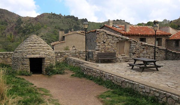 Encuentra lugares naturales con encanto cerca de Barcelona. 