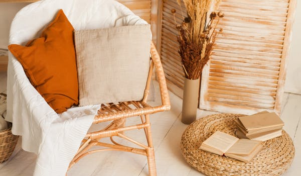 Utiliza materiales naturales para decorar tu casa al estilo boho. 