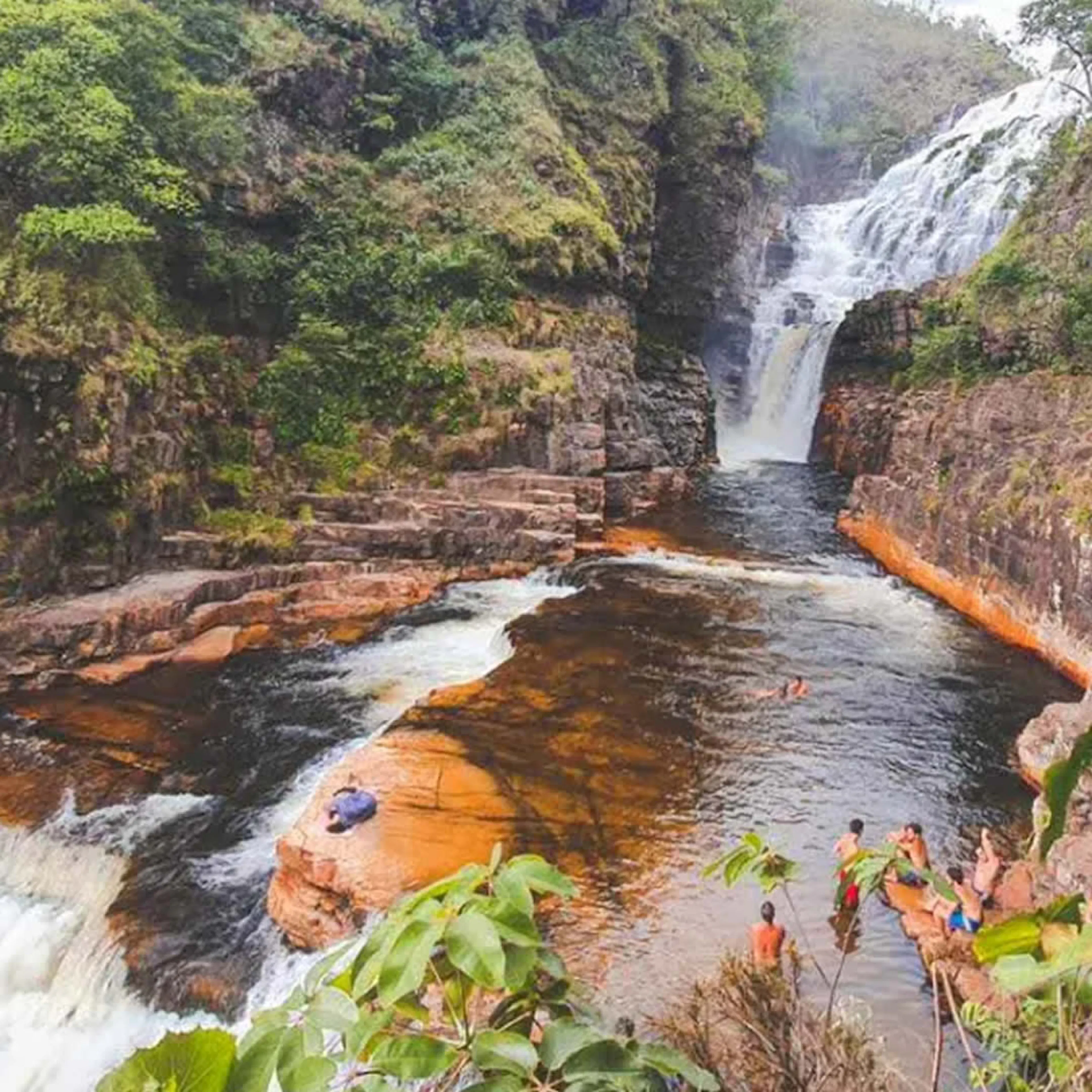 Cachoeira e rio na Chapada dos Veadeiros