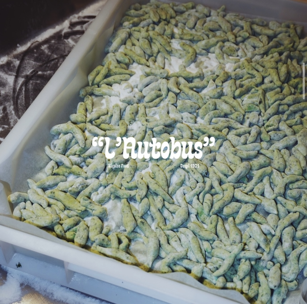 Pâtes fraîches dans une cagette