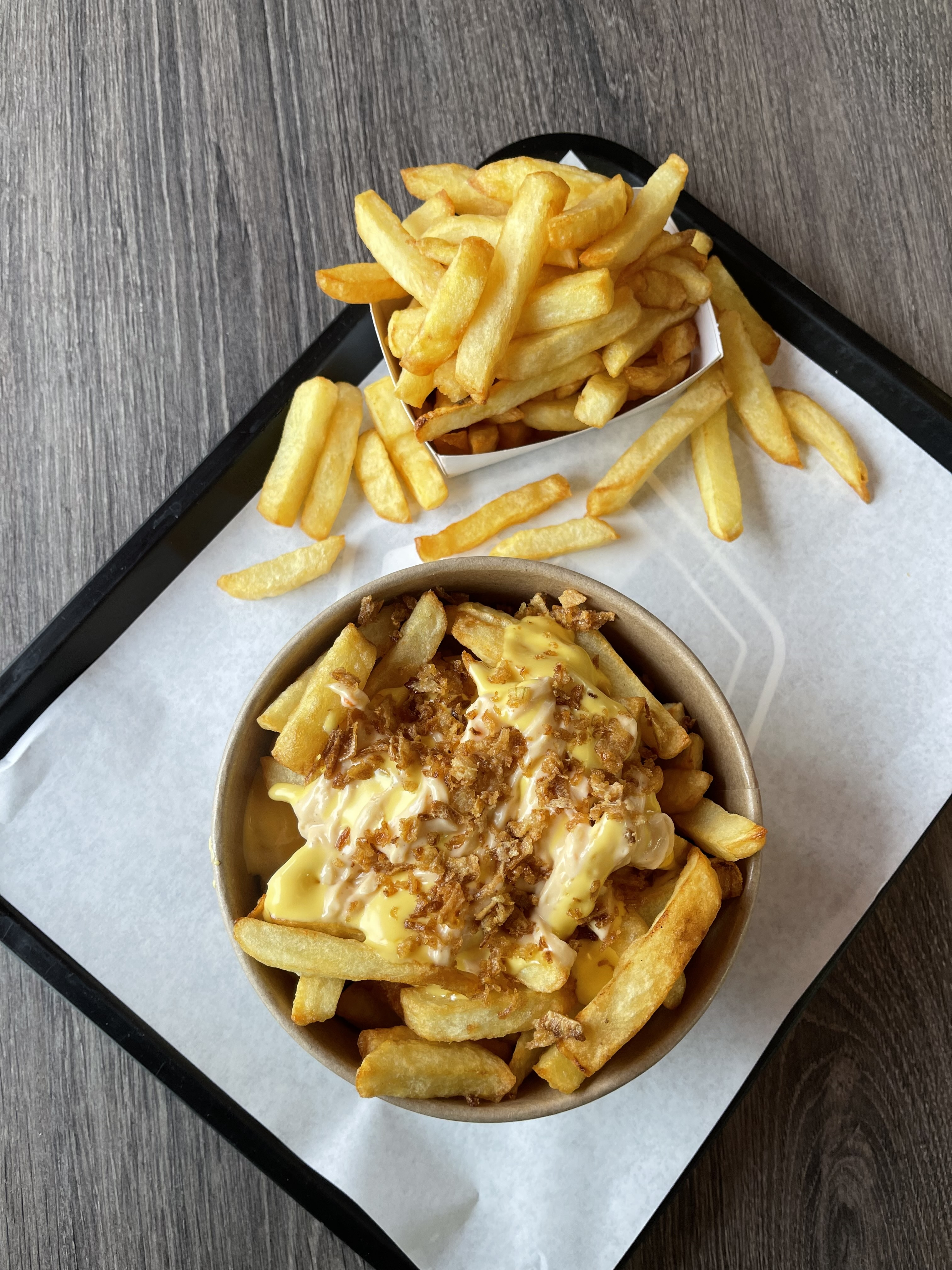 Frites au cheddar et oignons