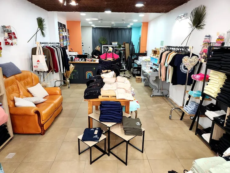 Intérieur d'une boutique de vêtements