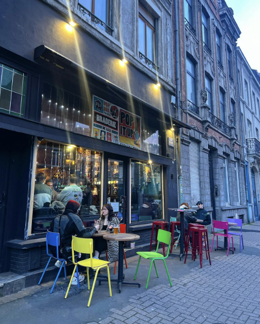 Terrasse dans une rue