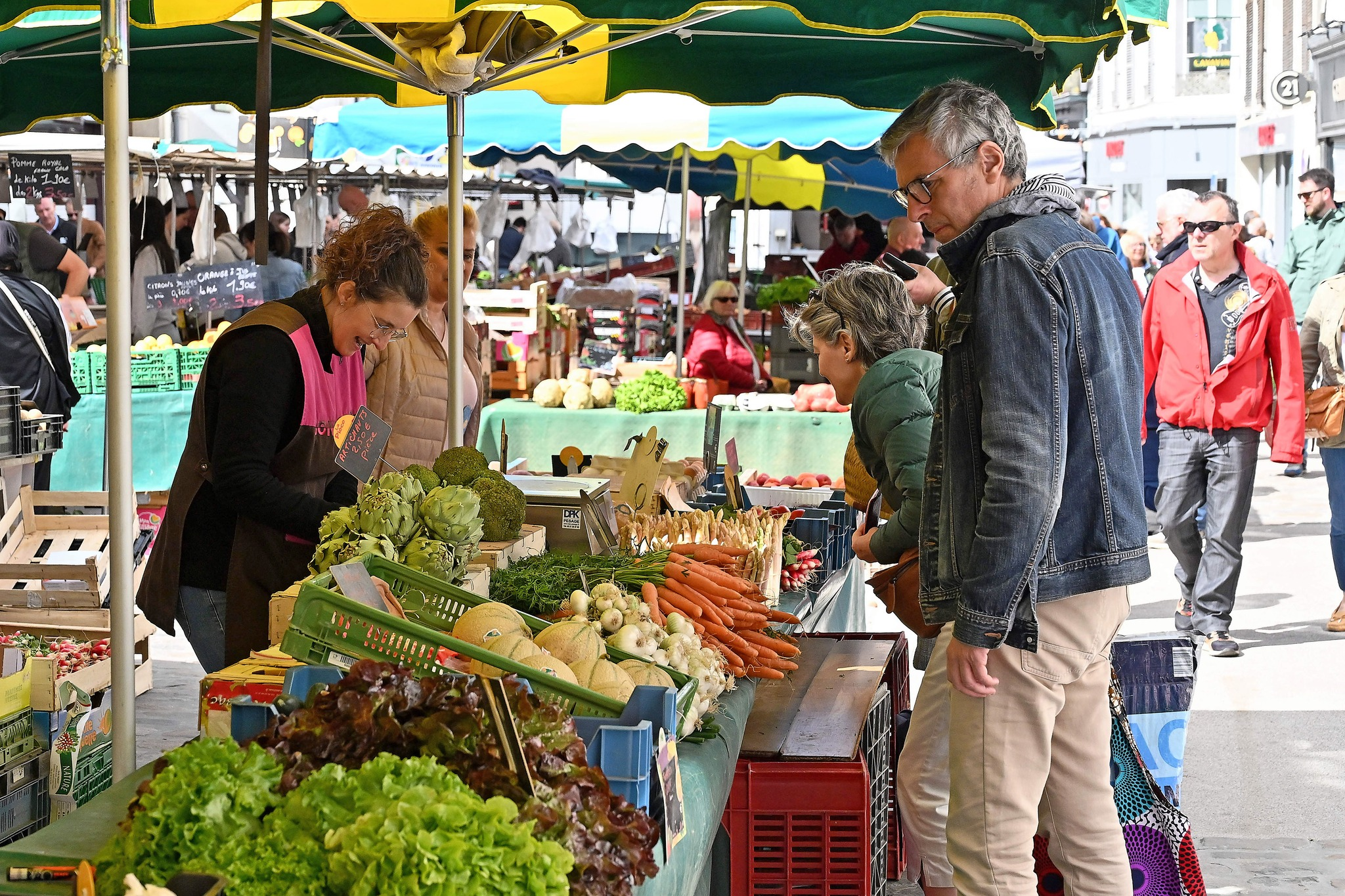 Stand de légumes sur un marché