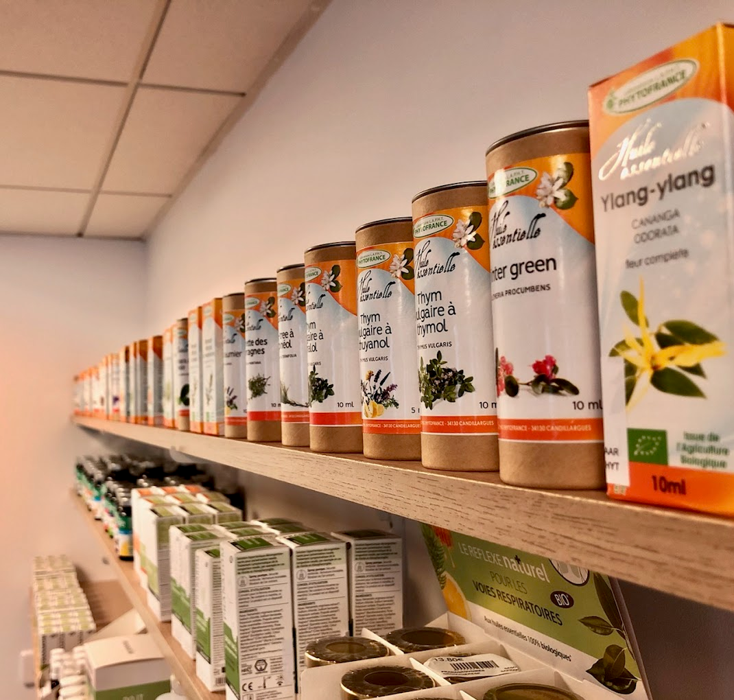 Produits naturels sur une étagère